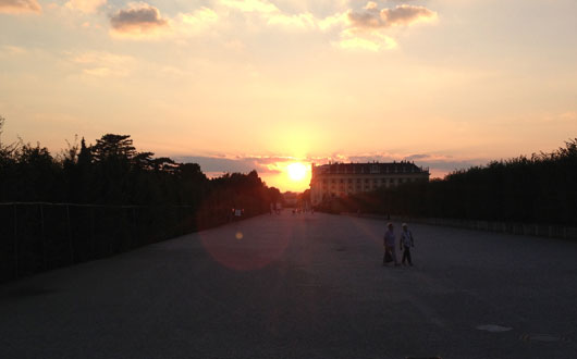 sonnenuntergang-schloss-schoenbrunn